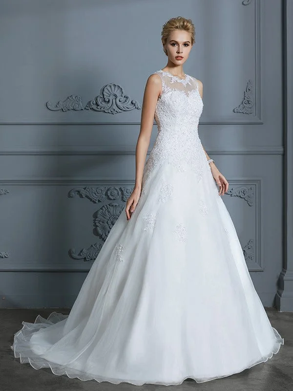 Ball Gown Scoop Sleeveless Organza Court Train Applique Wedding Dresses Tiered Wedding Dress