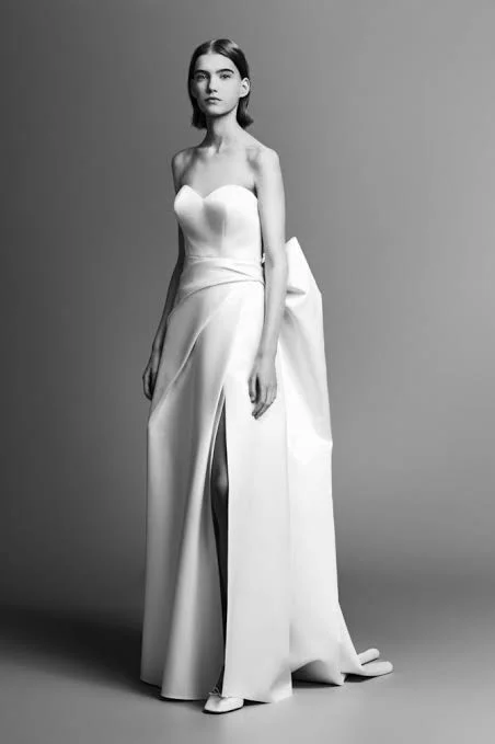 Rent : Viktor And Rolf - Dramatic Bow Back Gown Lace Wedding Gown