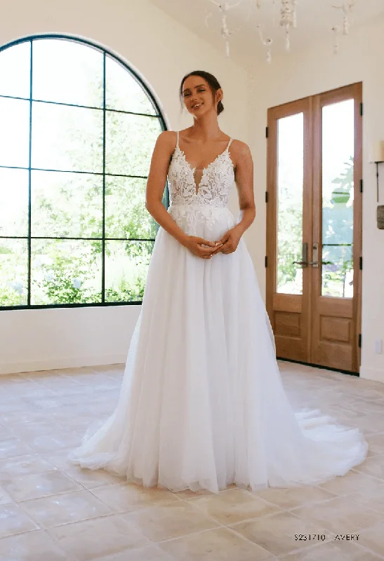 Evelyn Bridal Avery - Size 18 Princess Wedding Dress