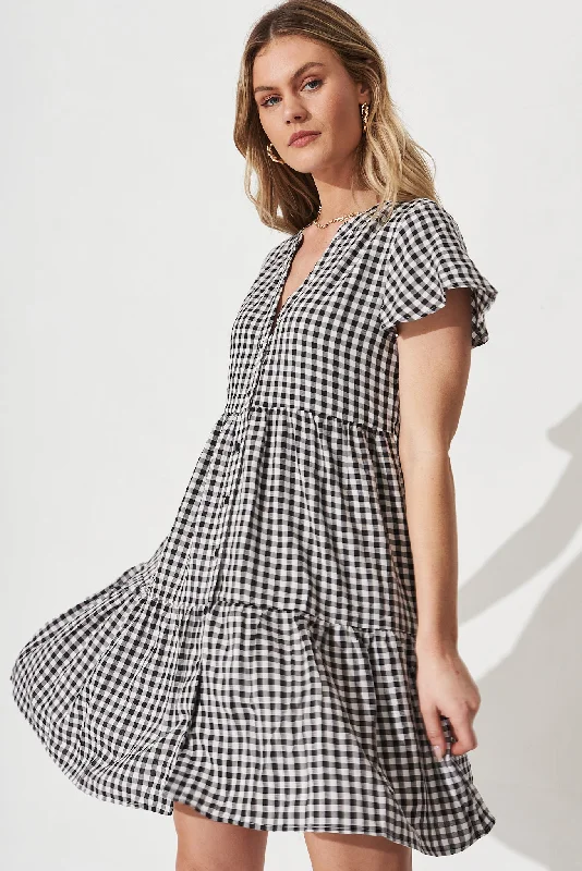 Shelta Shirt Dress In Black And White Gingham Shirt Dress Fashion